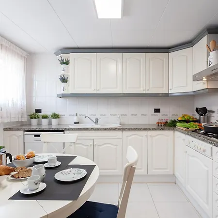 La Marinera House 펜션 *